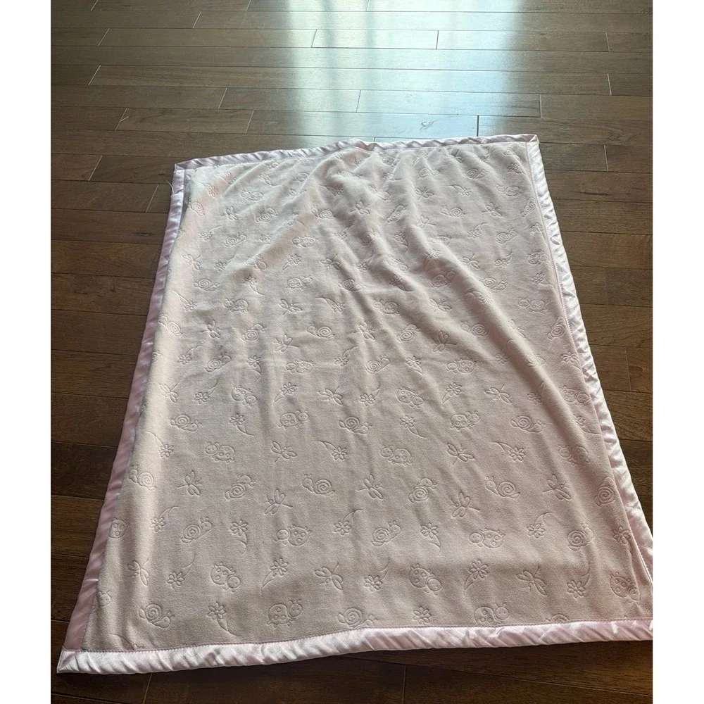 SL Fashions Embossed Garden Bugs Baby Blanket Pink Satin Trim